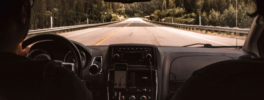 Die Preise für Benzin und Diesel steigen, E-Mobilität wird also immer attraktiver. Wir erklären Dir, was Du beachten musst, damit sie nicht nur günstiger ist, sondern auch nachhaltig.