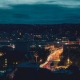 Energiepreise auf Rekordhoch Die Kosten für Strom und Gas steigen rapide an. Wir erklären Dir, was die aktuelle Lage für Dich bedeutet. Bild der von Wien bei Nacht.