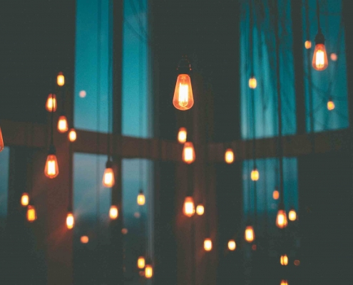 So kannst Du zu Hause Energie sparen! Wir haben Energiespar-Tipps aus allen Bereichen für Dich gesammelt.