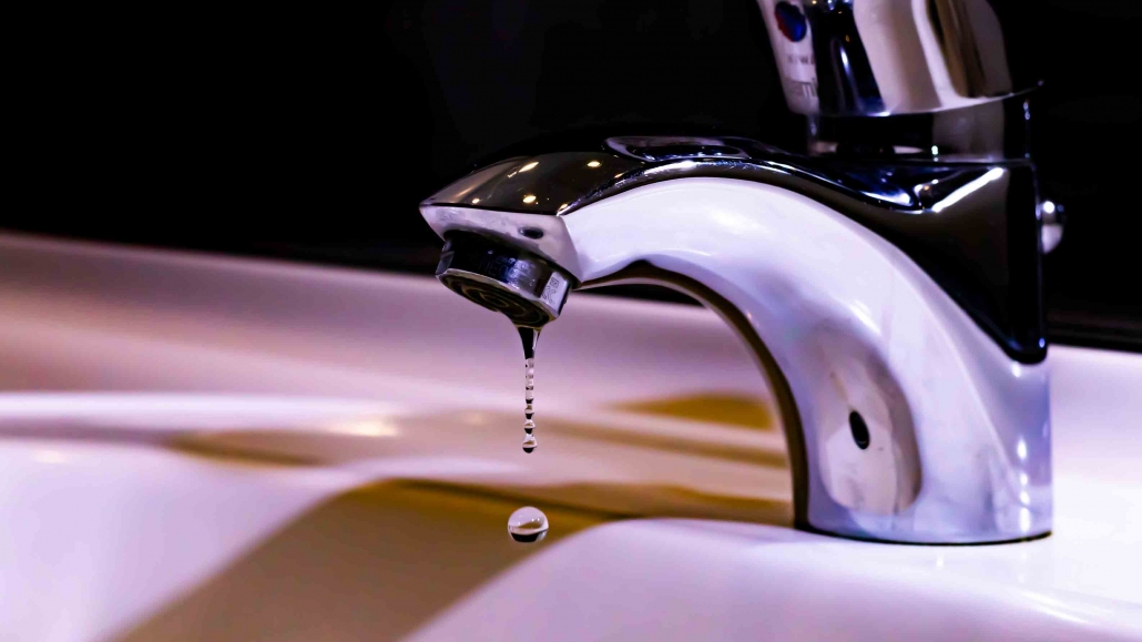 So kannst Du zu Hause Wasser sparen! Wir haben Tipps für Dich, wie DU damit auch Geld sparen kannst