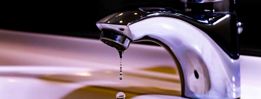 So kannst Du zu Hause Wasser sparen! Wir haben Tipps für Dich, wie DU damit auch Geld sparen kannst