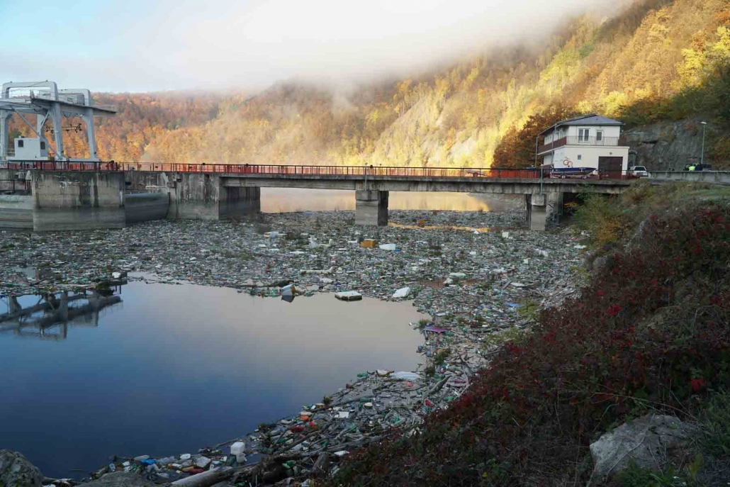 Everwave sammelt Plastik aus Flüssen und Gewässern auf de ganzen Welt. Wir erklären Dir, warum es mindestens genauso sinnvoll ist, Plastik nicht nur aus Meeren, sondern auch aus Flüssen zu sammeln.