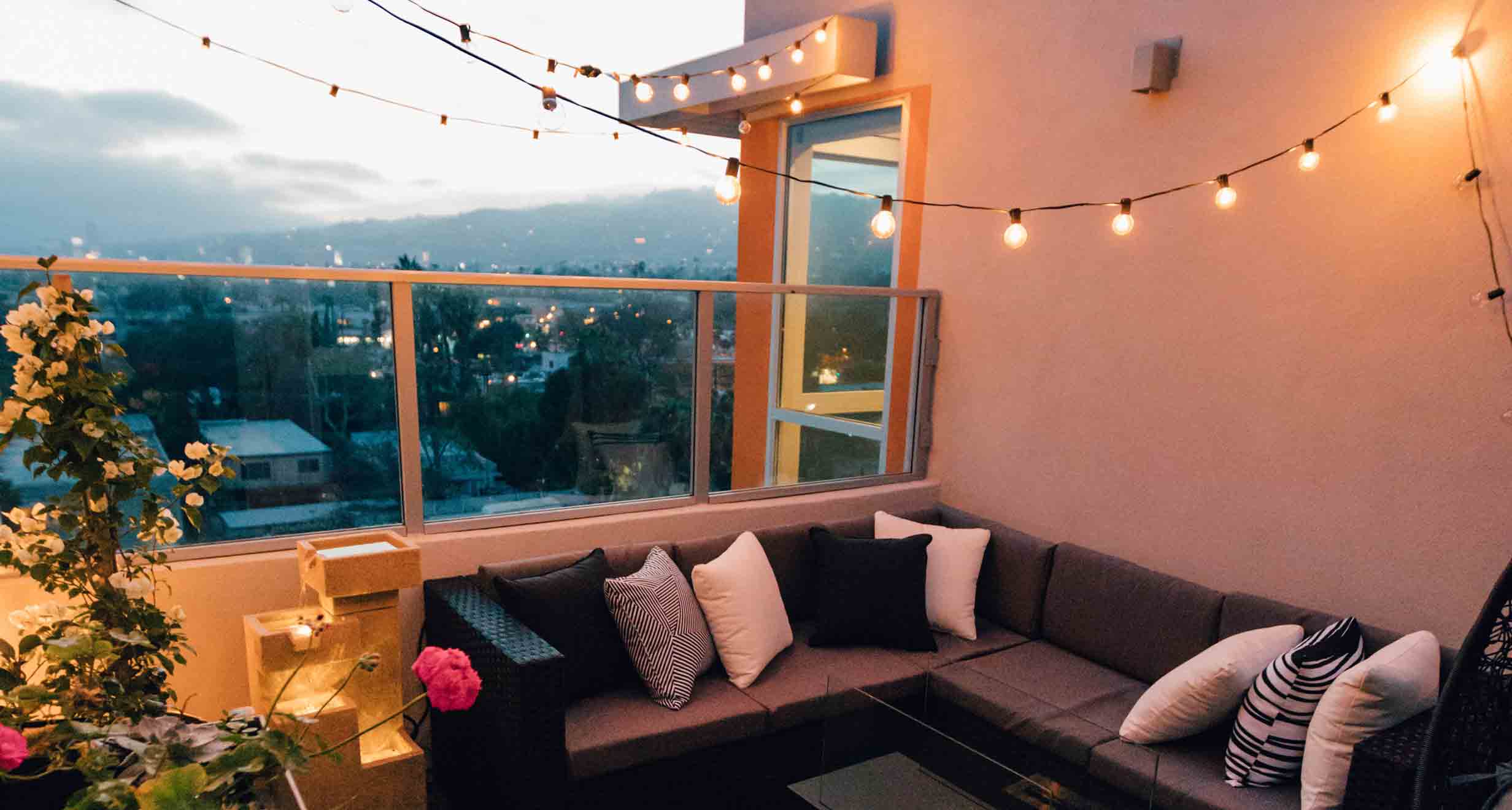 Mit Solar Gadgets schaffst du eine einmalige Atmosphäre auf deinem Balkon und sparst Strom.
