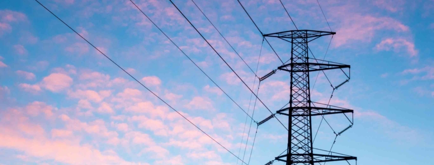 Der Preis für Strom- und Gas ist wieder gefallen. Woran das liegt, erklären wir Dir hier!