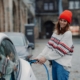 Was musst Du vor dem Kauf eines E-Autos wissen? Welche Mythen zu E-Mobilität sind wahr? Wir klären Dich auf.